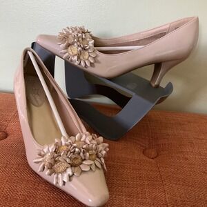Silver‎ Slipper Renee Beige Patent 3D Floral Beaded Kitten Low Heel Pumps 7M New